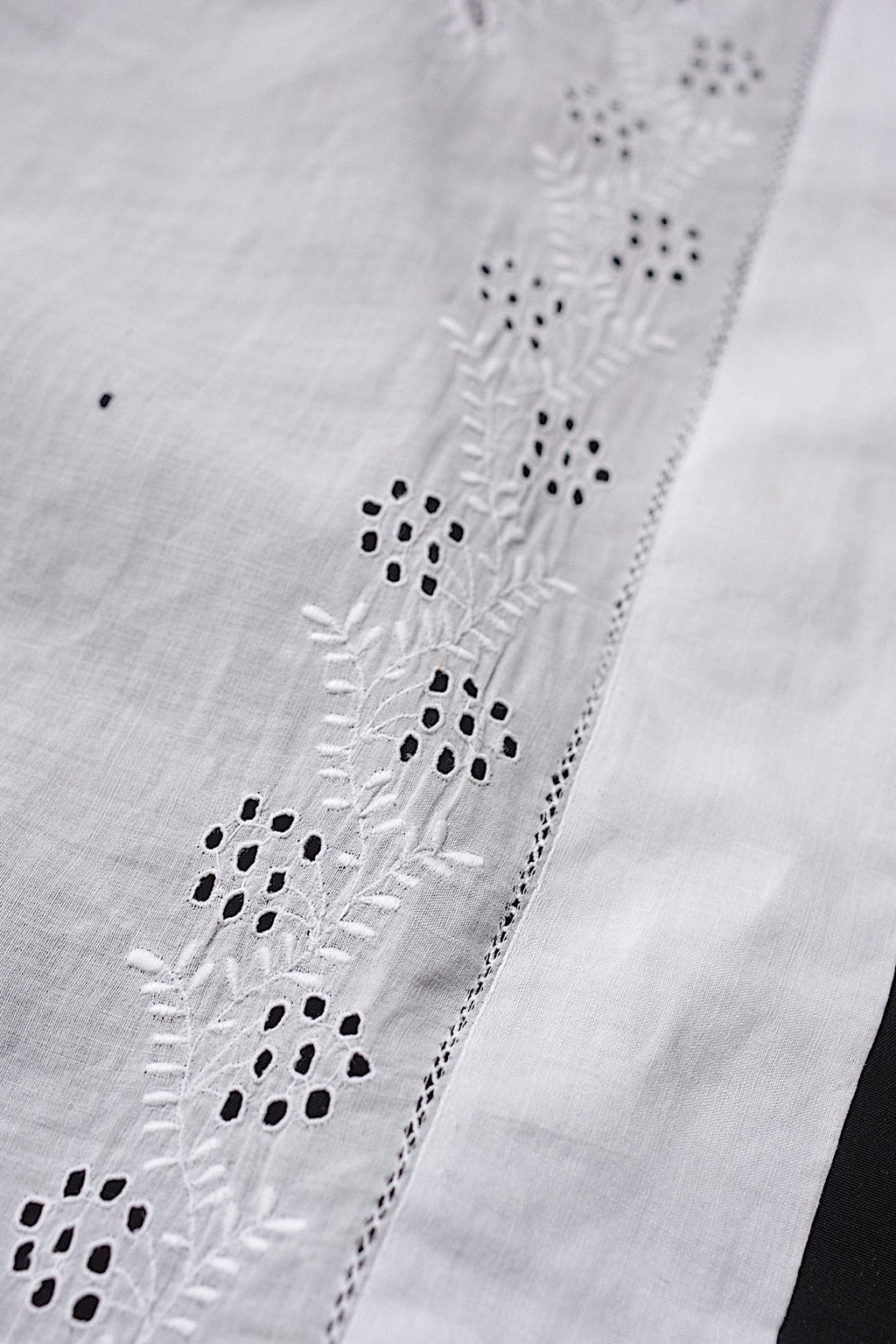 アンティークレース　dentelle antique アンティークレース　刺繍ハンカチ　ハギレ .FR a l'epoque
