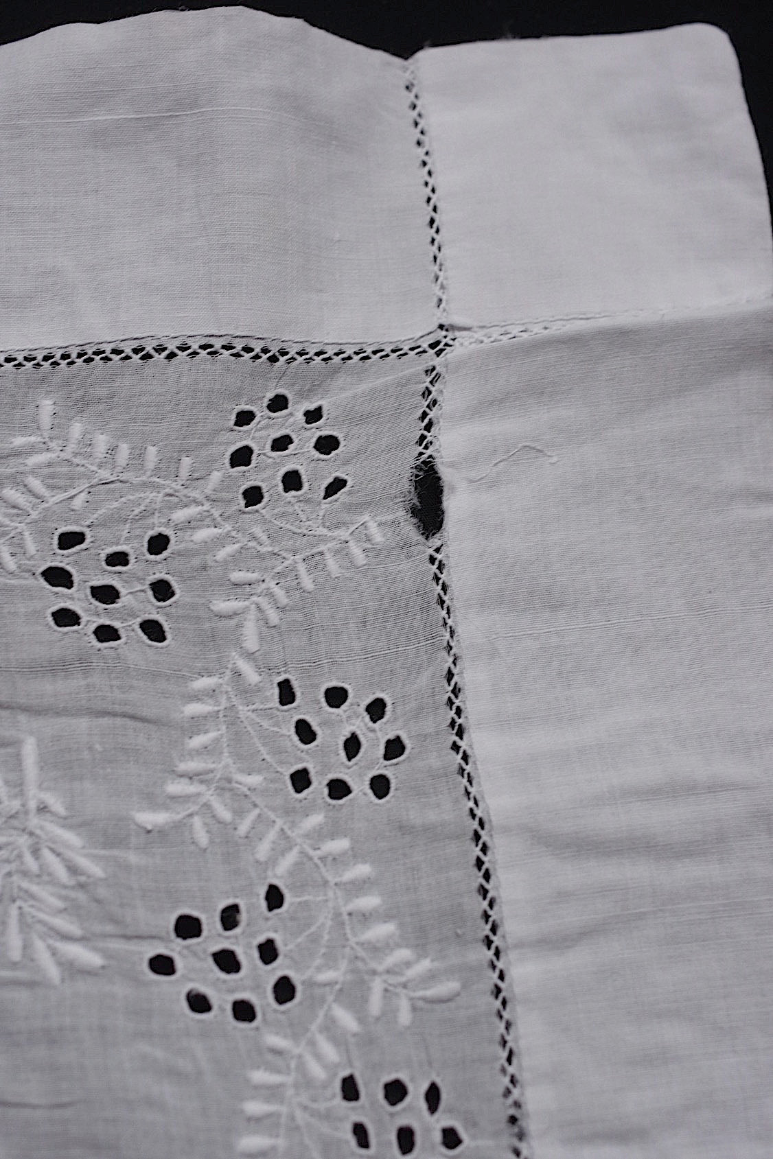 アンティークレース　dentelle antique アンティークレース　刺繍ハンカチ　ハギレ .FR a l'epoque