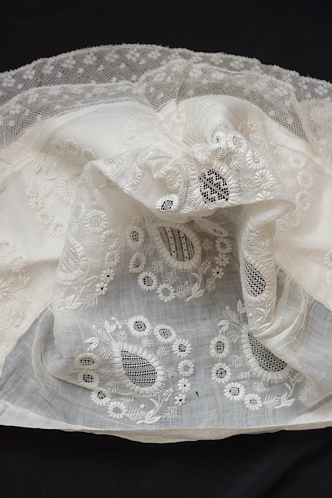 アンティークレース　dentelle antique アンティークレース 刺繍ボネ .FR a l'epoque