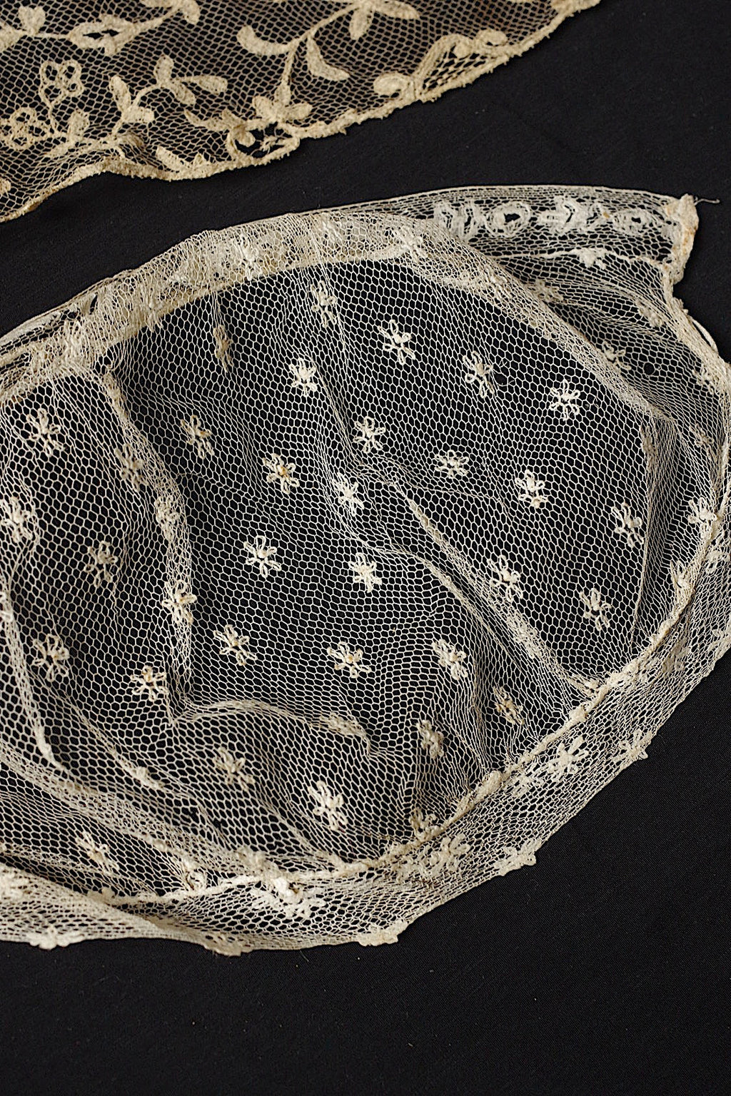 アンティークレース　dentelle antique アンティークレース　曲線　カフス .FR a l'epoque