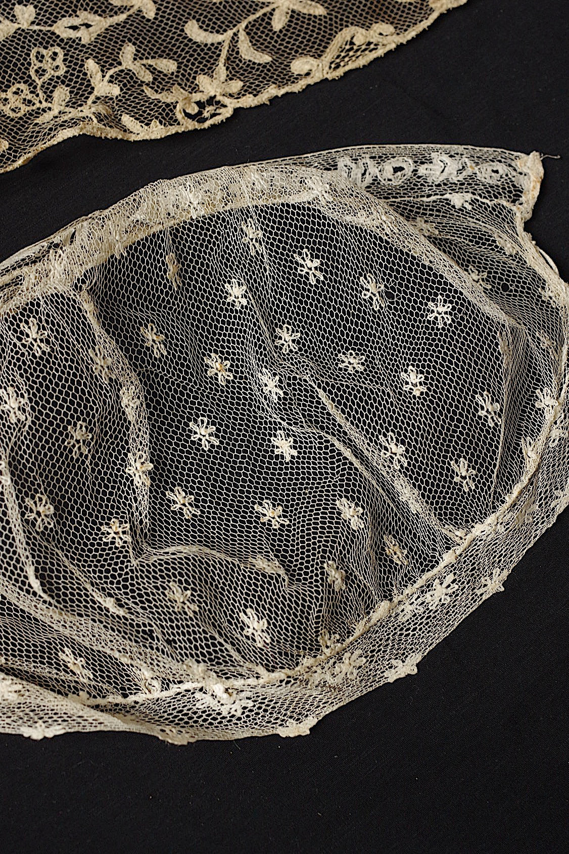 アンティークレース　dentelle antique アンティークレース　曲線　カフス .FR a l'epoque
