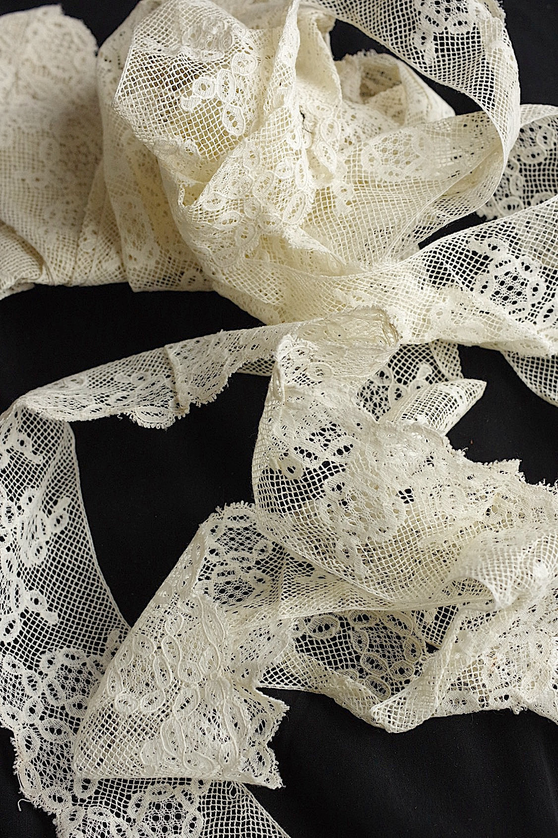 アンティークレース　dentelle antique アンティークレース　素材用　640cm .FR a l'epoque