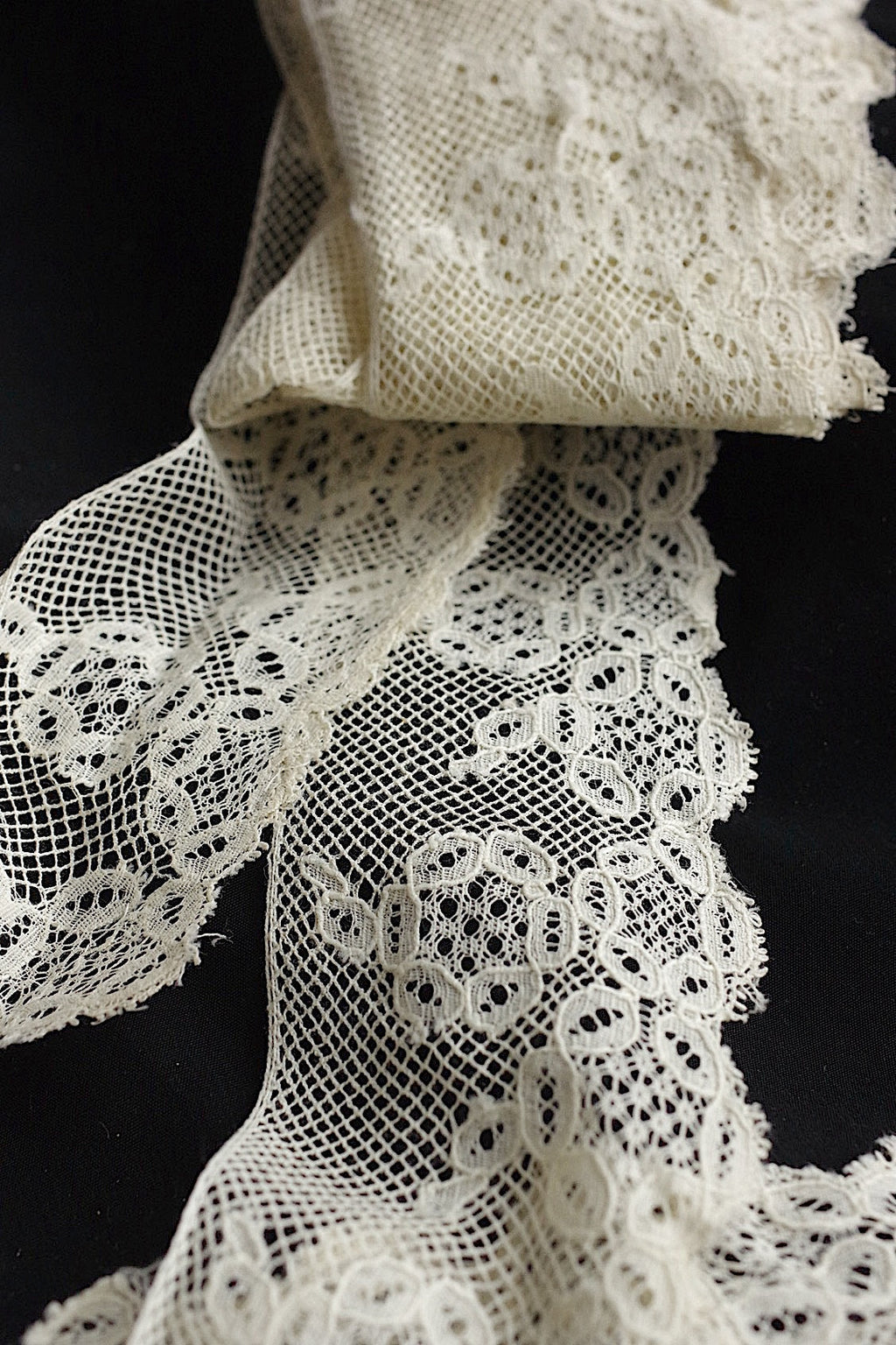 アンティークレース　dentelle antique アンティークレース　素材用　640cm .FR a l'epoque