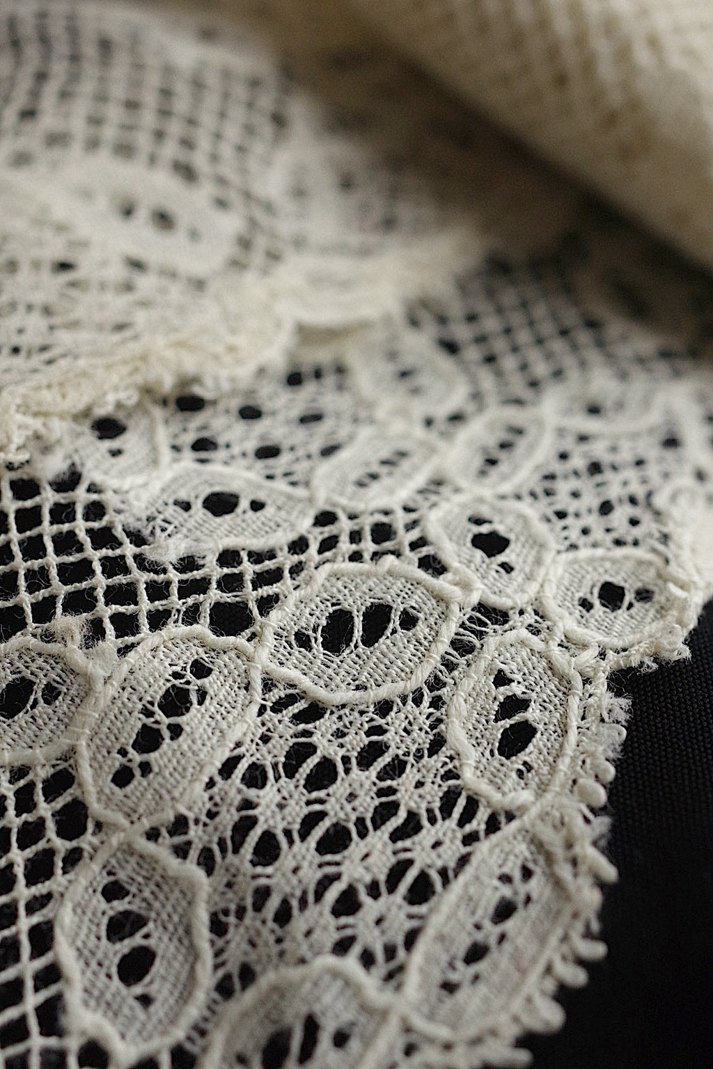 アンティークレース　dentelle antique アンティークレース　素材用　640cm .FR a l'epoque