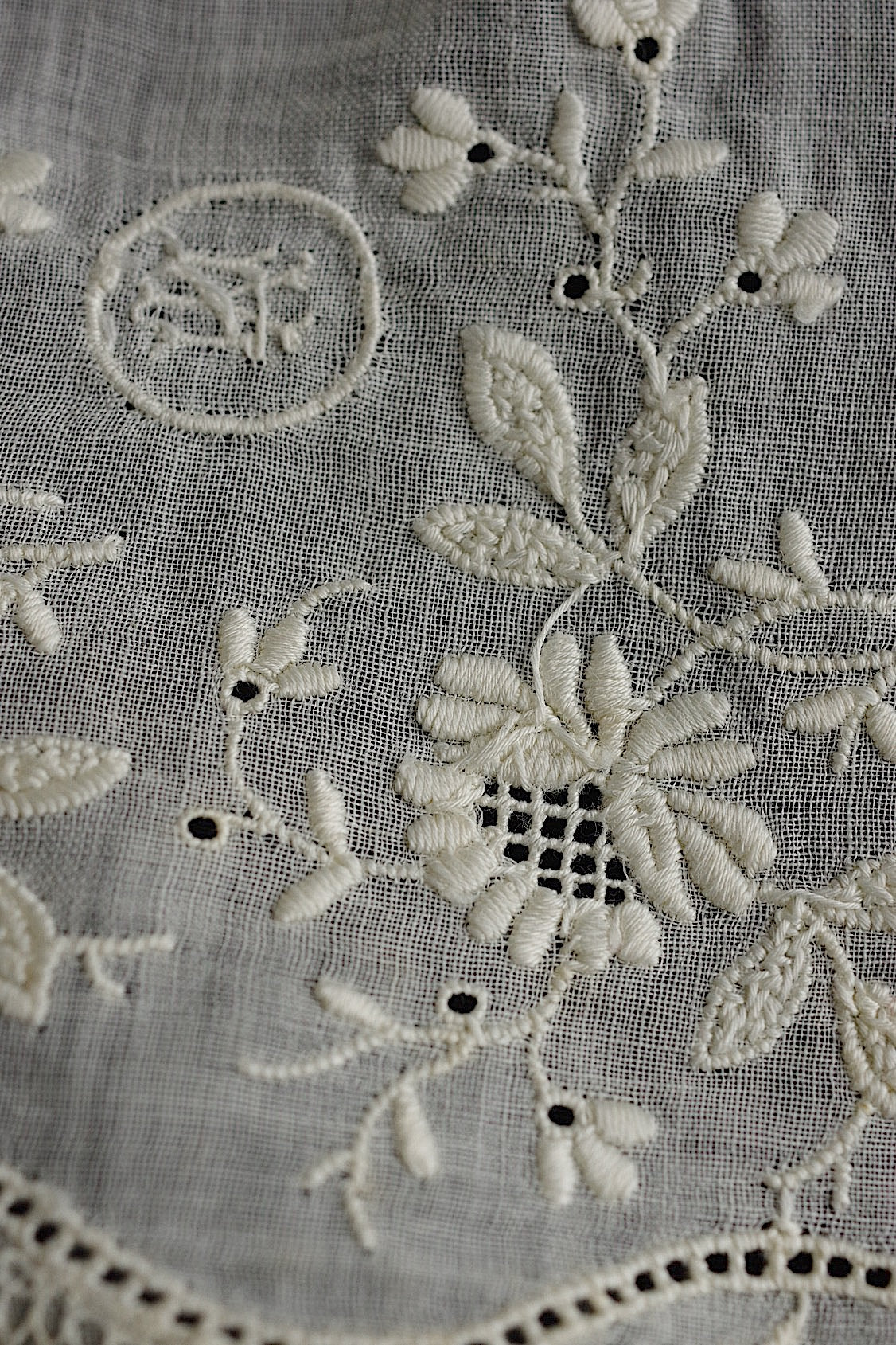 アンティークレース　dentelle antique アンティークレース　素材用　刺繍ハギレ