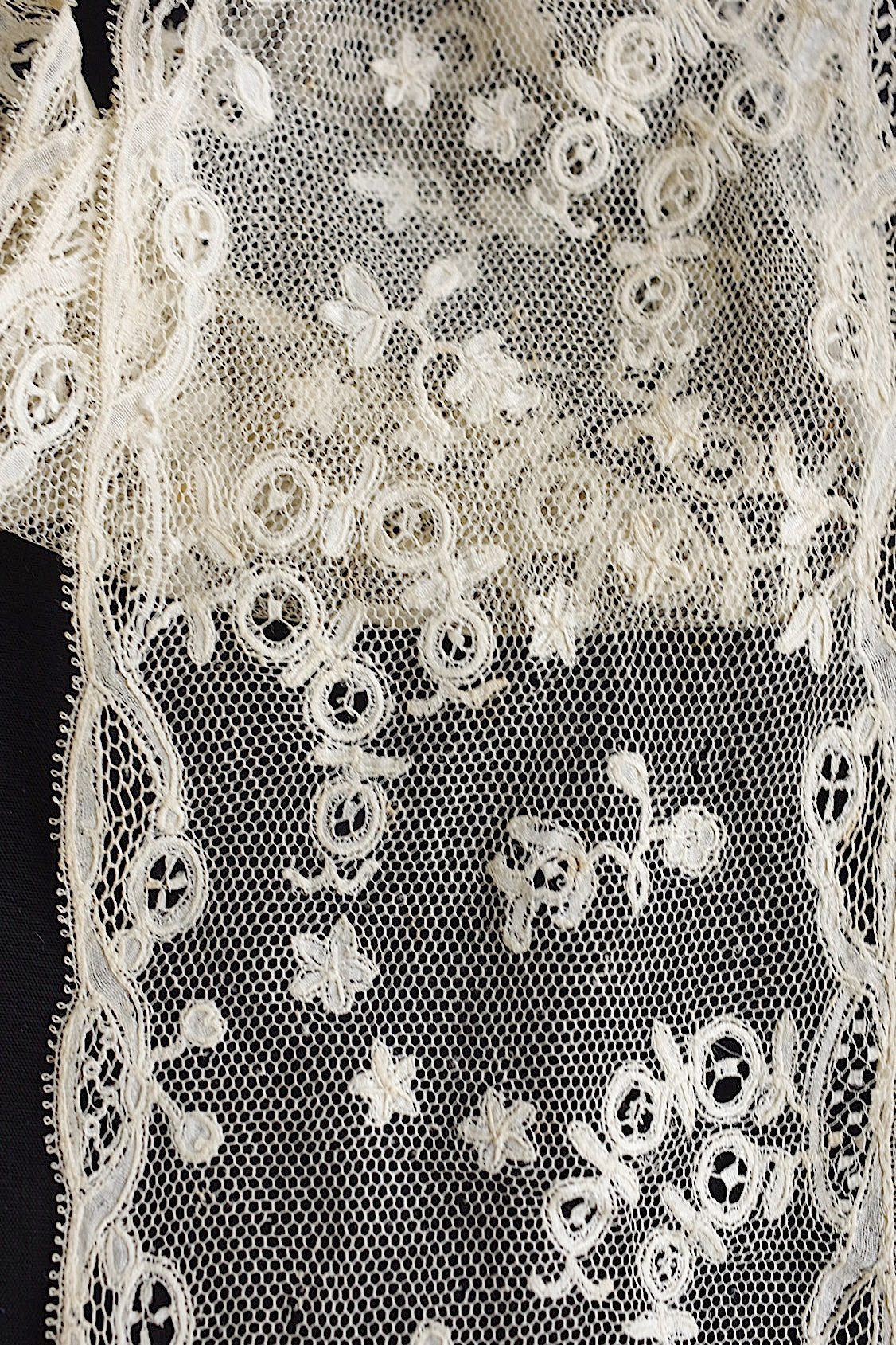 アンティークレース　dentelle antique アンティークレース　素材用　４本 .FR a l'epoque