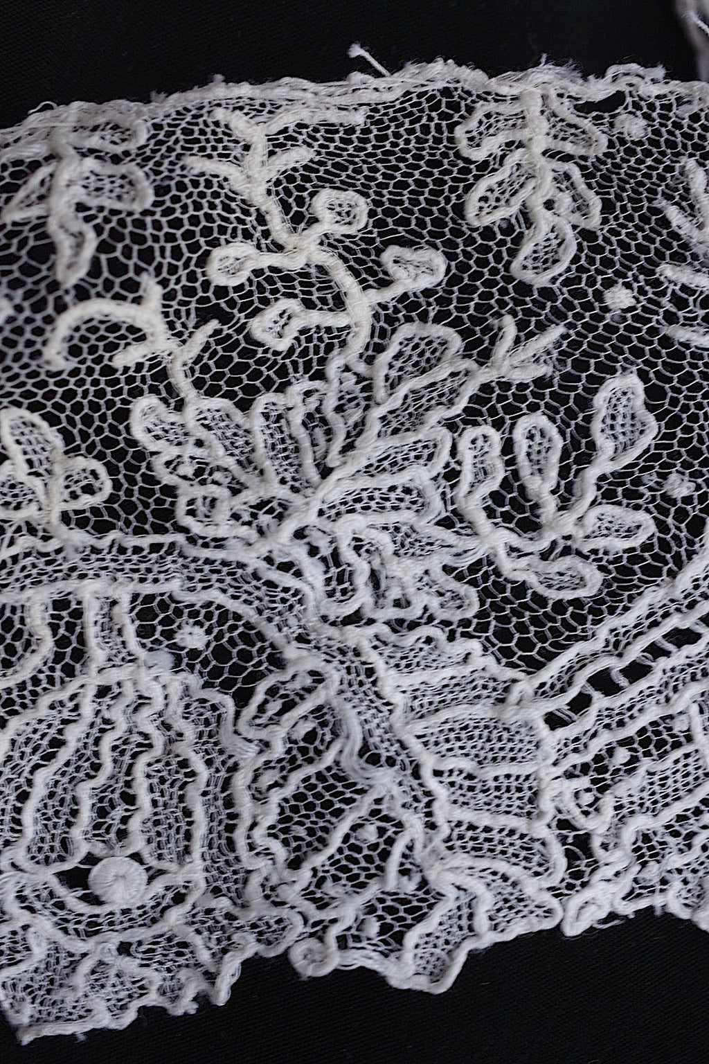 アンティークレース　dentelle antique アンティークレース　素材用　184cm .FR a l'epoque