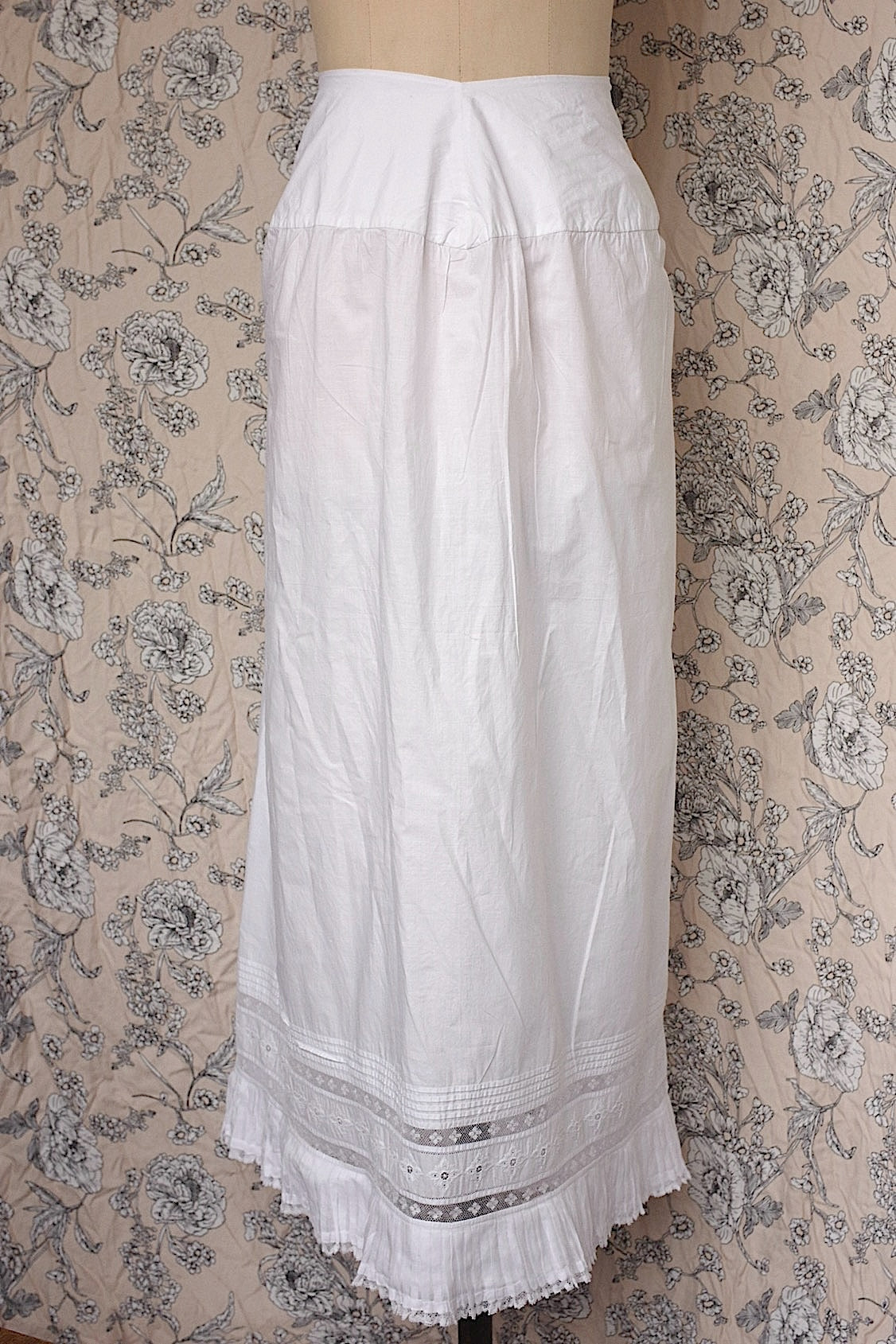アンティークスカート　vêtement antique skirt1 .FR a l'epoque