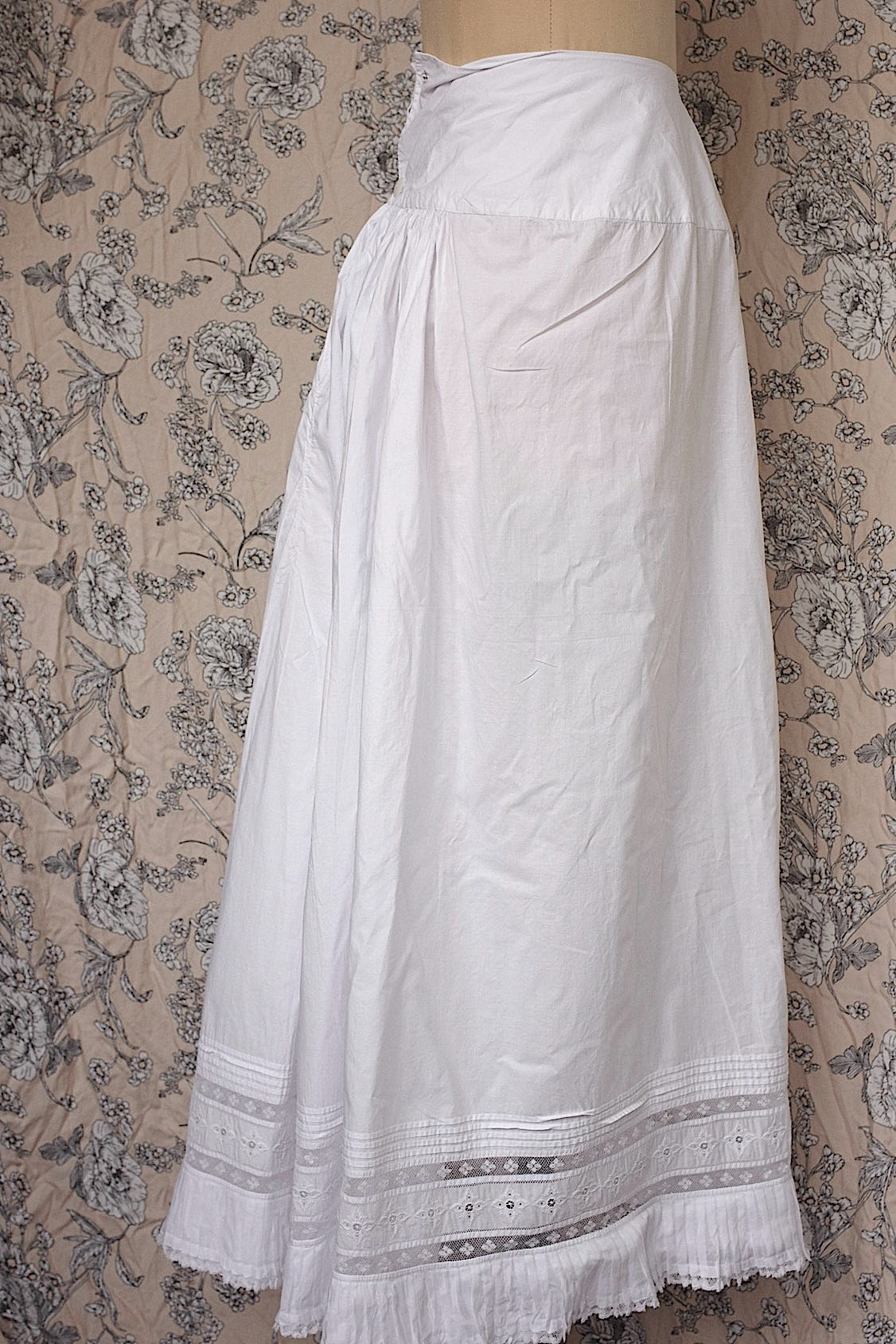 アンティークスカート　vêtement antique skirt1 .FR a l'epoque