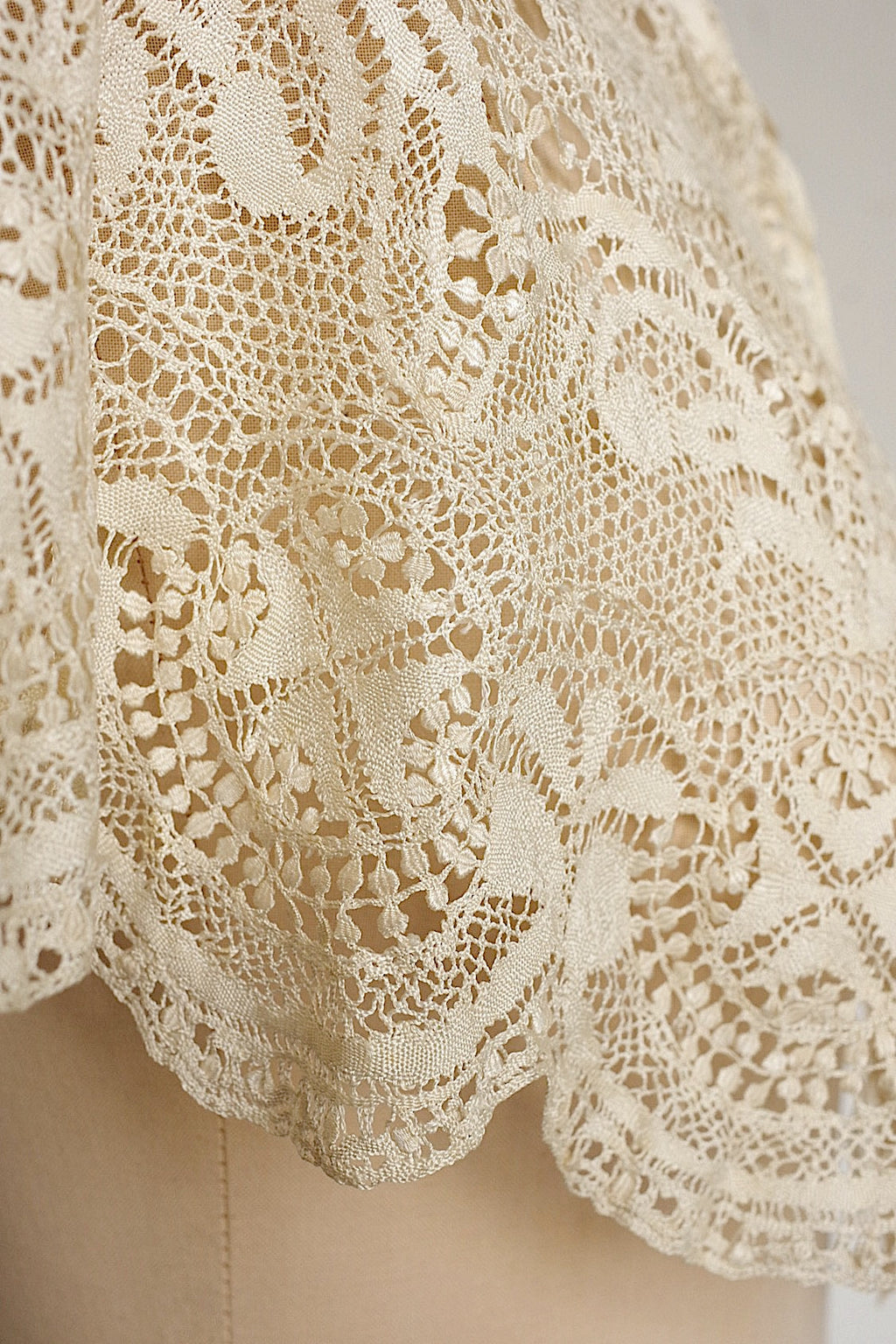 アンティークレース　dentelle antique 　襟 .FR a l'epoque