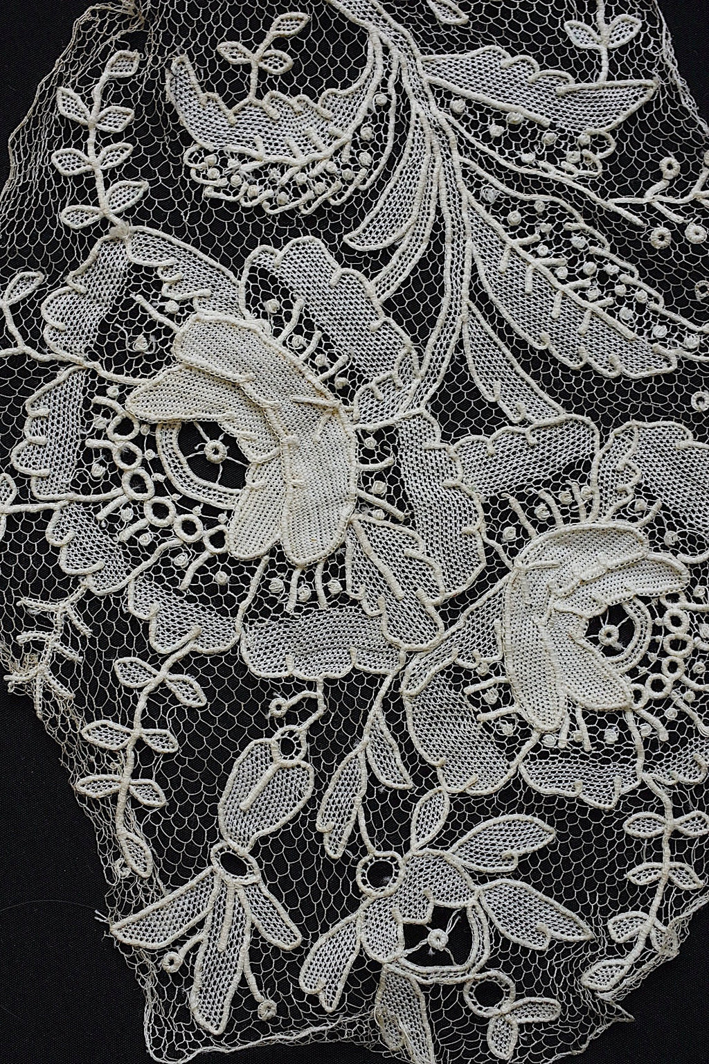 アンティークレース　dentelle antique ホニトン　ブリュクセルモチーフ 　2 .FR a l'epoque