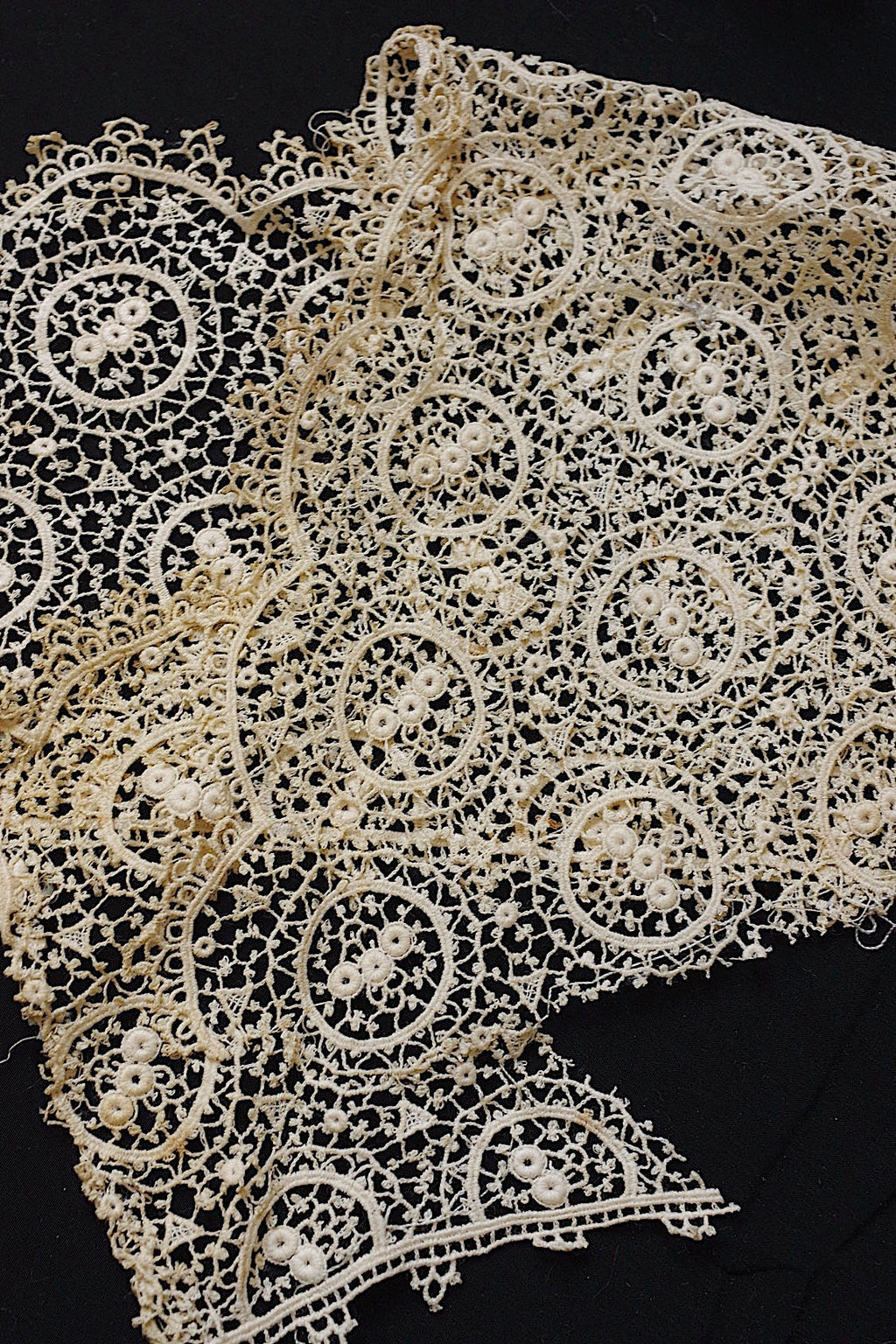 アンティークレース　dentelle antique 素材用　端切れ＋レティセラ襟 .FR a l'epoque