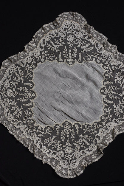 アンティーク刺繍ハンカチ　antique monchoir 5 .FR a l'epoque