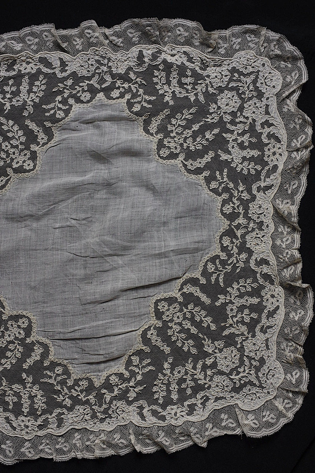 アンティーク刺繍ハンカチ　antique monchoir 5 .FR a l'epoque