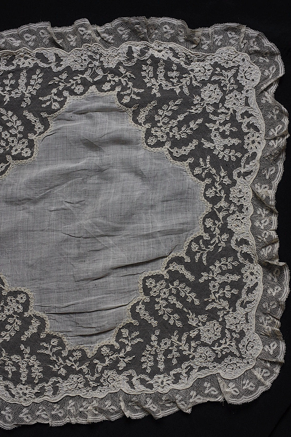 アンティーク刺繍ハンカチ　antique monchoir 5 .FR a l'epoque