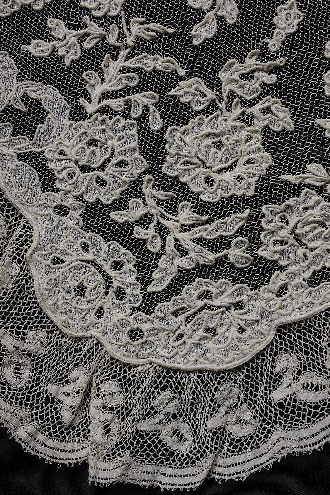 アンティーク刺繍ハンカチ　antique monchoir 5 .FR a l'epoque