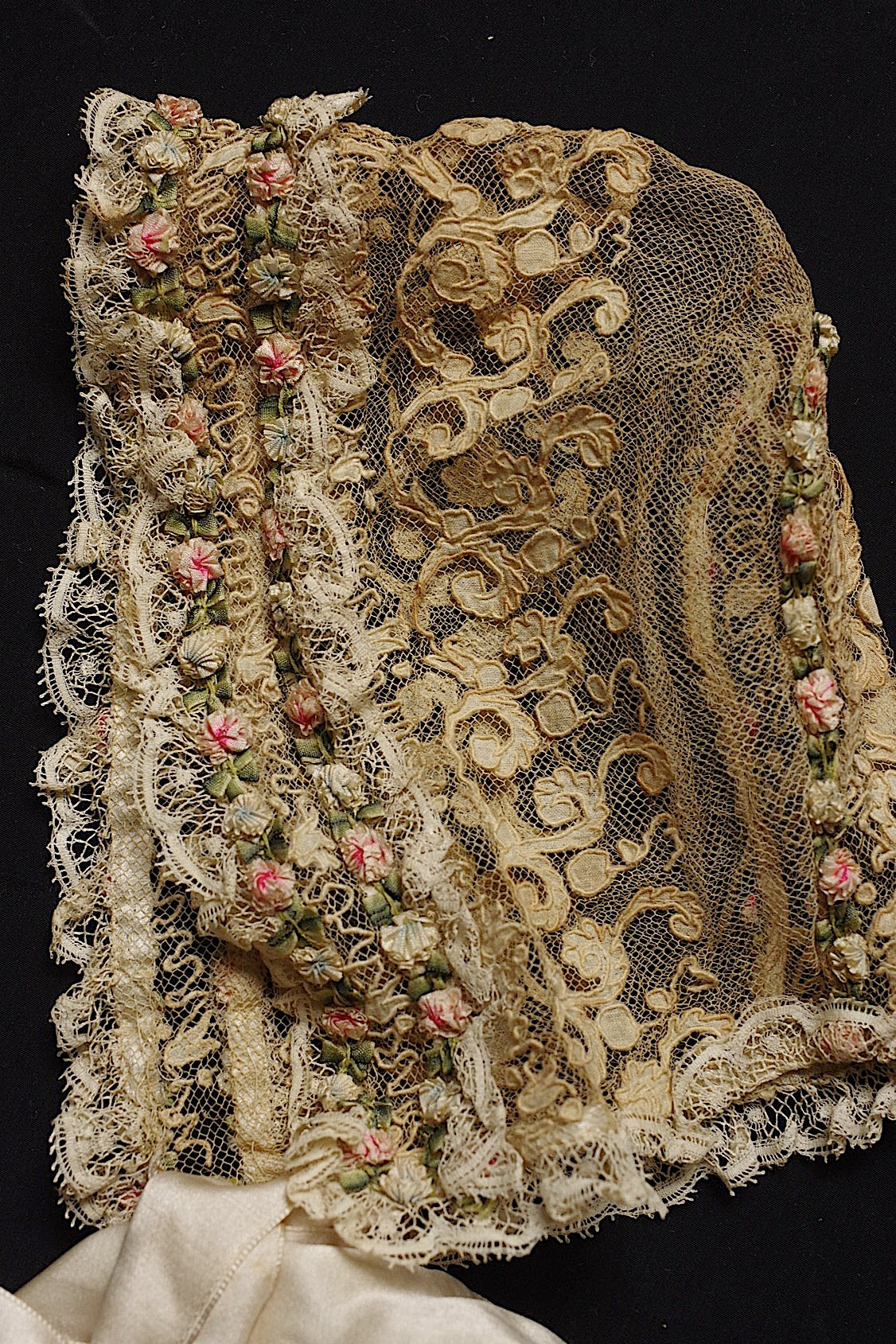 アンティークレースボネ　dentelle antique bonnet .FR a l'epoque