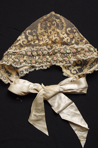 アンティークレースボネ　dentelle antique bonnet .FR a l'epoque