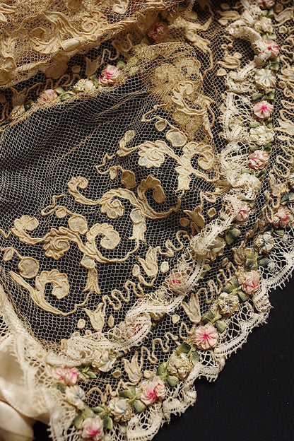 アンティークレースボネ　dentelle antique bonnet .FR a l'epoque