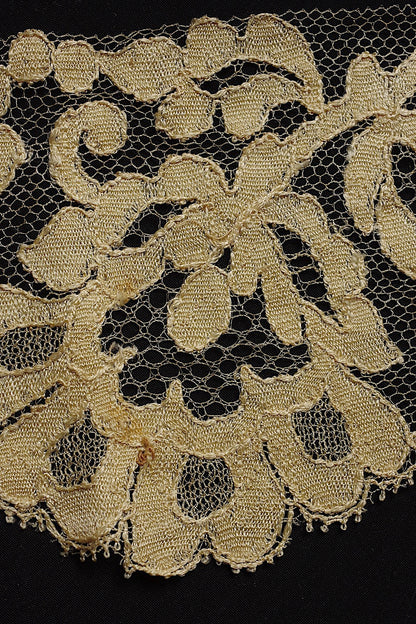 アンティークレース　dentelle antique blonde 222cm .FR a l'epoque