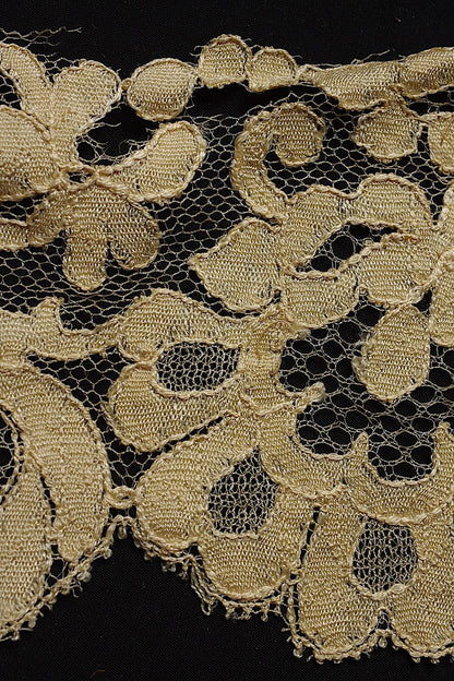 アンティークレース　dentelle antique blonde 222cm .FR a l'epoque