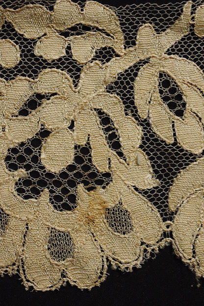 アンティークレース　dentelle antique blonde 222cm .FR a l'epoque