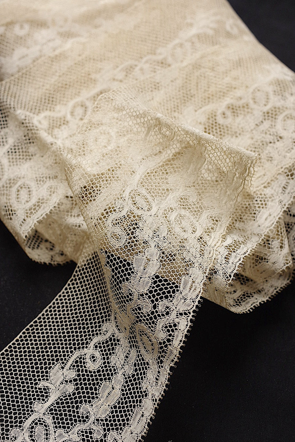 アンティークレース　dentelle antique 483cm 63cm .FR a l'epoque