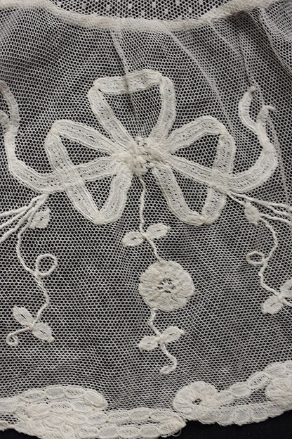 アンティークレース　dentelle antique　フリルつきハギレ .FR a l'epoque