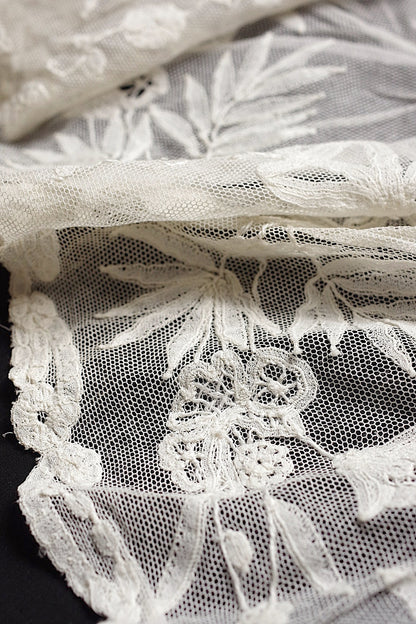 アンティークレース　dentelle antique　フリルつきハギレ .FR a l'epoque