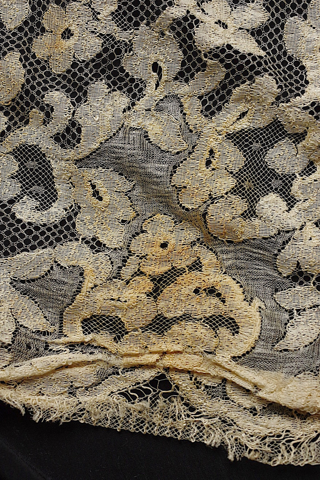 アンティークレース　dentelle antique　レース生地はぎれ .FR a l'epoque