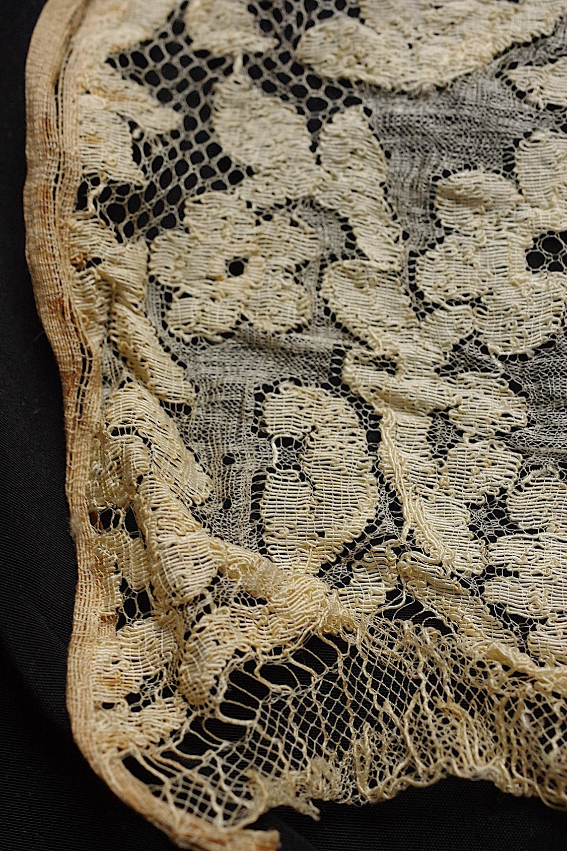 アンティークレース　dentelle antique　レース生地はぎれ .FR a l'epoque