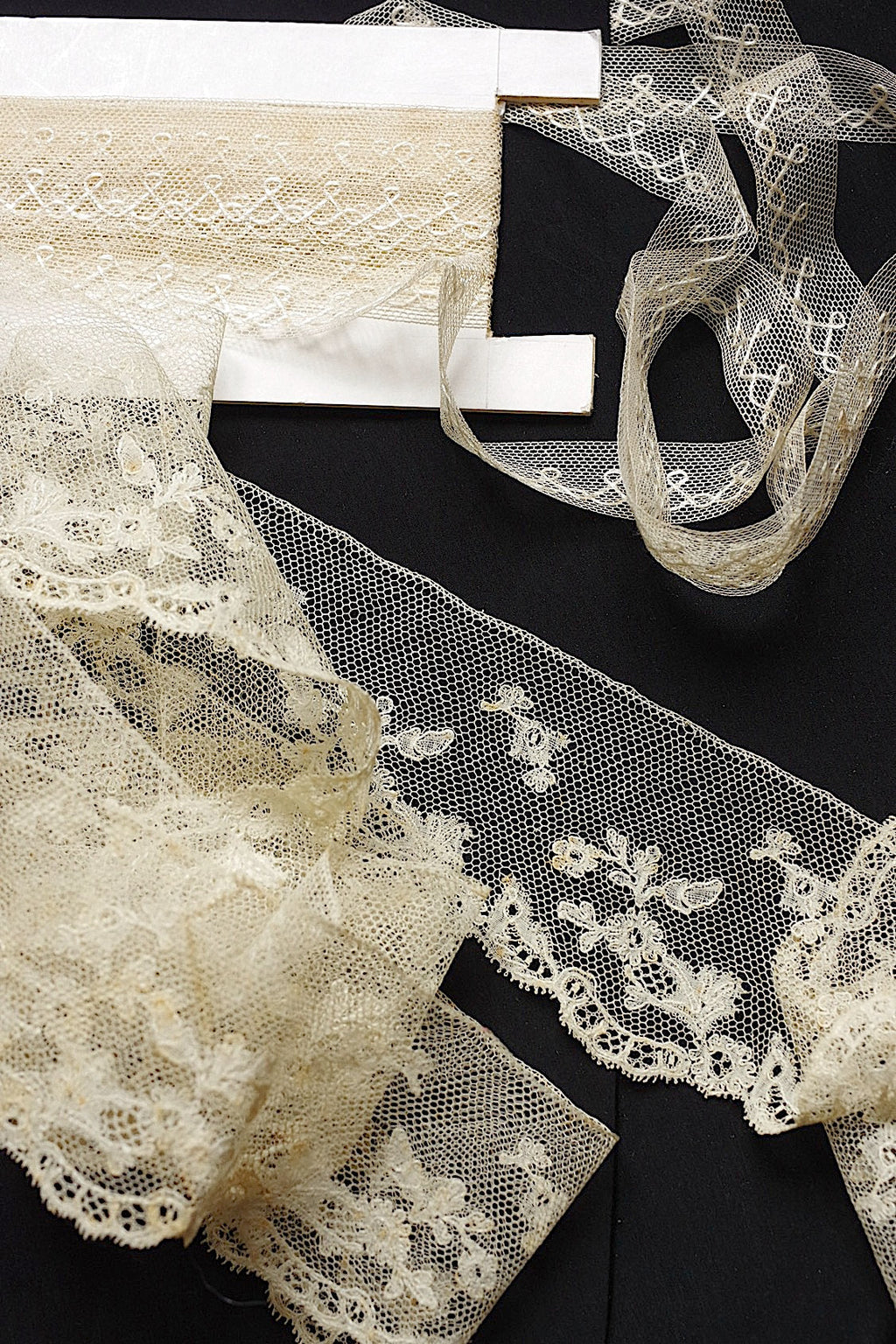 アンティークレース　 dentelle antique 　2種 .FR a l'epoque