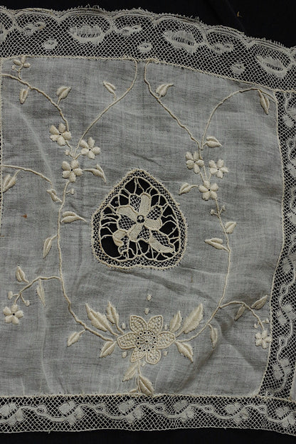 アンティークレース　 dentelle antique 　刺繍ハギレ .FR a l'epoque