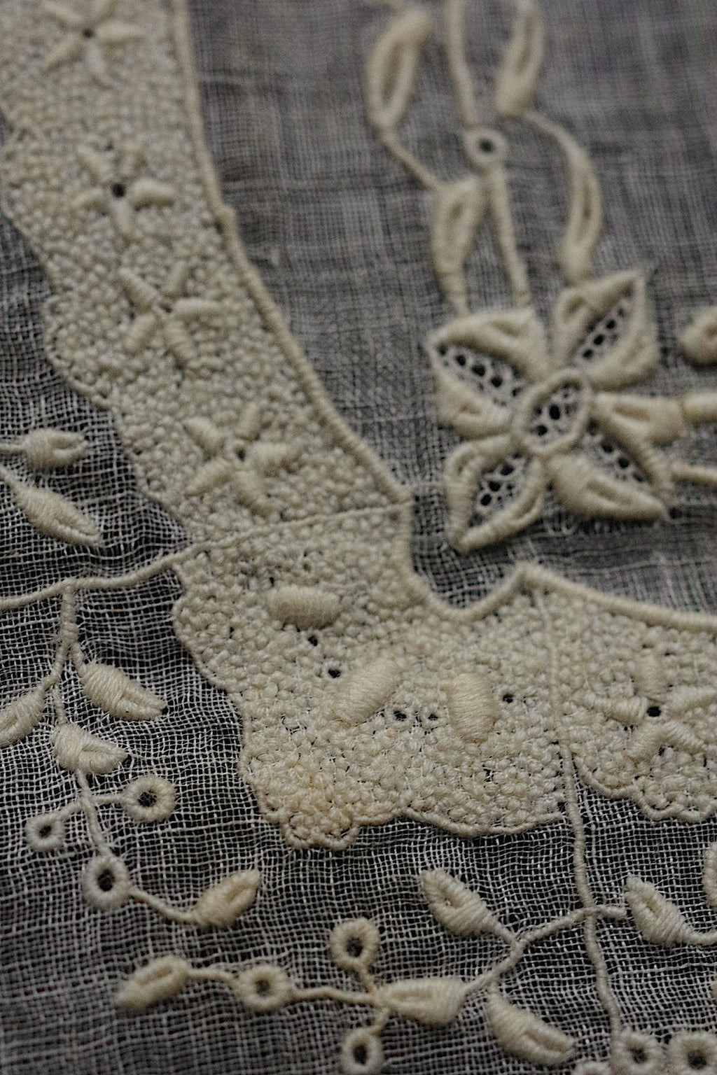 アンティークレース　 dentelle antique 　刺繍ハンカチ .FR a l'epoque