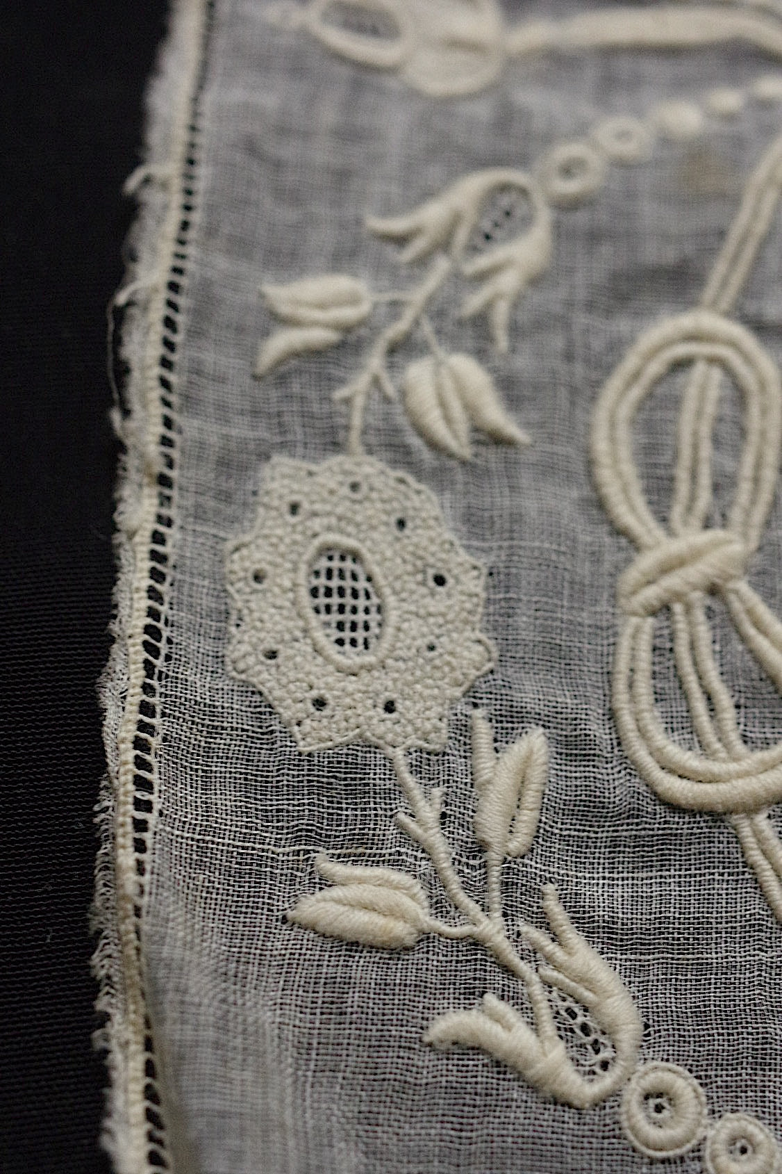 アンティークレース　 dentelle antique 　刺繍ハンカチ .FR a l'epoque