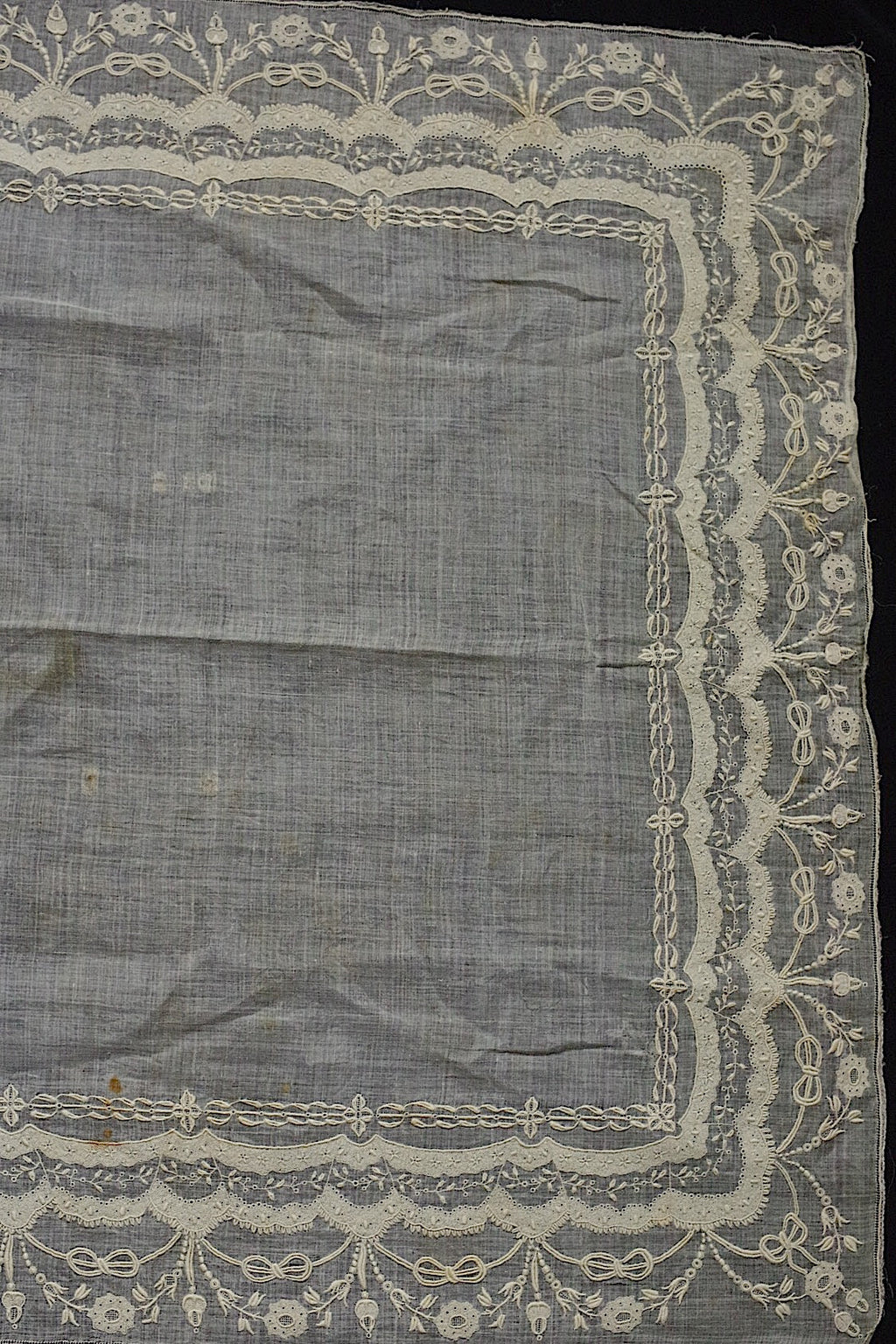 アンティークレース　 dentelle antique 　刺繍ハンカチ .FR a l'epoque