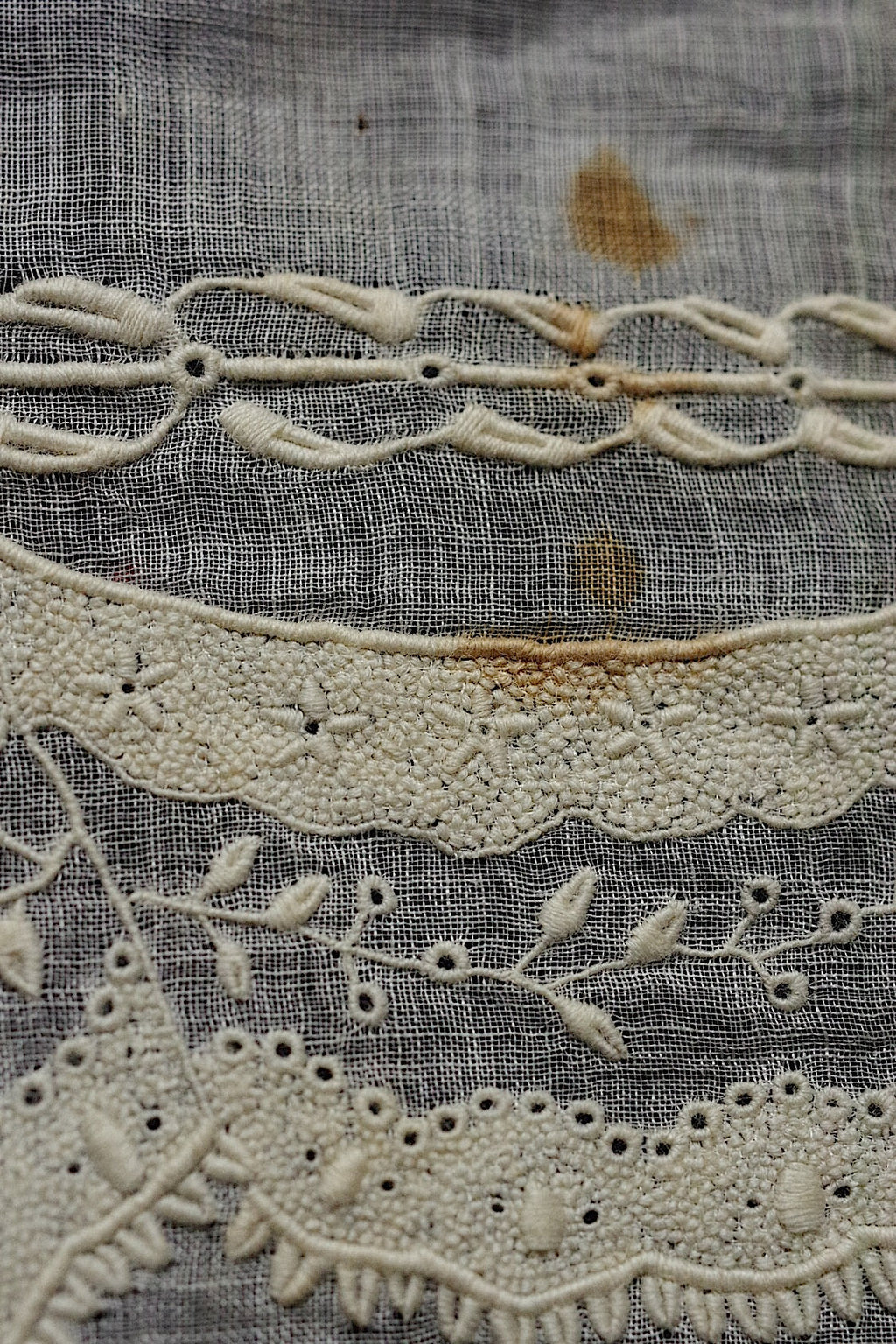 アンティークレース　 dentelle antique 　刺繍ハンカチ .FR a l'epoque