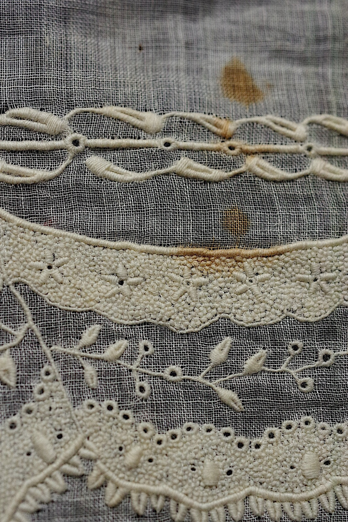 アンティークレース　 dentelle antique 　刺繍ハンカチ .FR a l'epoque