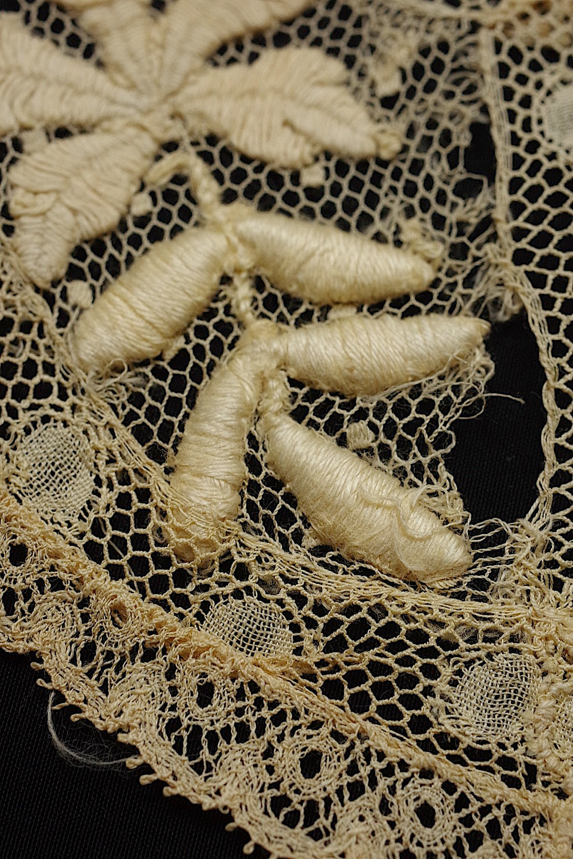 アンティークレース　 dentelle antique 　刺繍ドイリ .FR a l'epoque