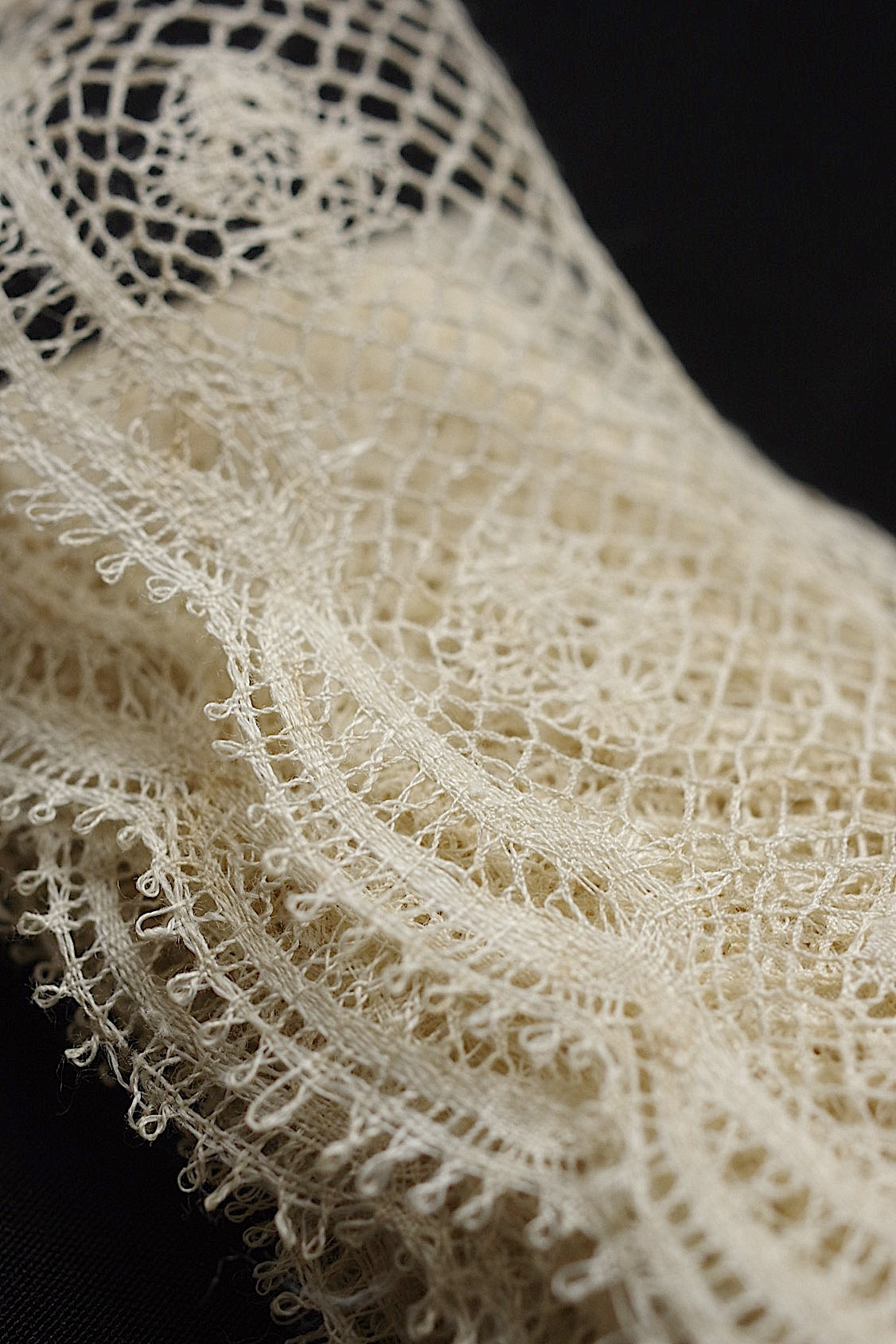 アンティークレース　 dentelle antique 　370cm 140cm .FR a l'epoque