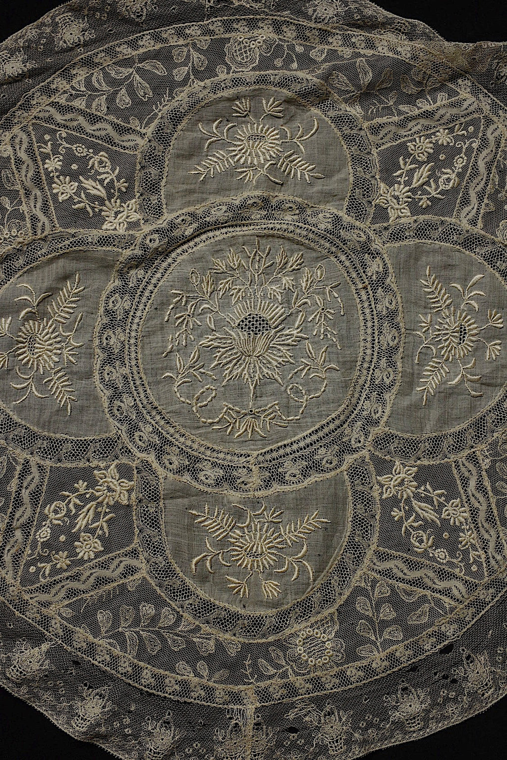 アンティークレース　 dentelle antique 　napperon 刺繍 .FR a l'epoque
