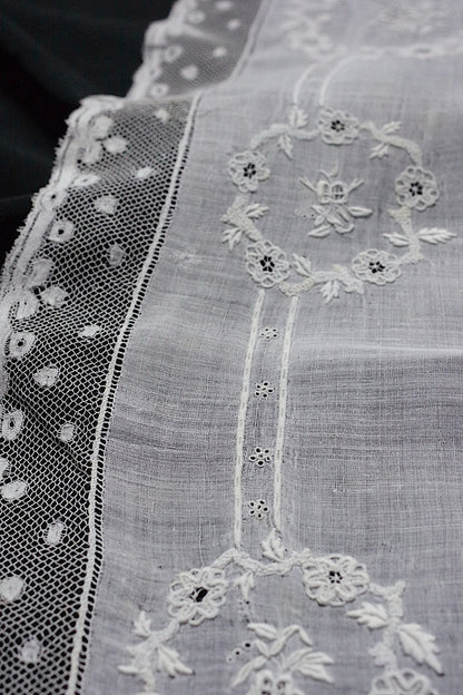 アンティークハンカチ　 mouchoir antique 　1 .FR a l'epoque