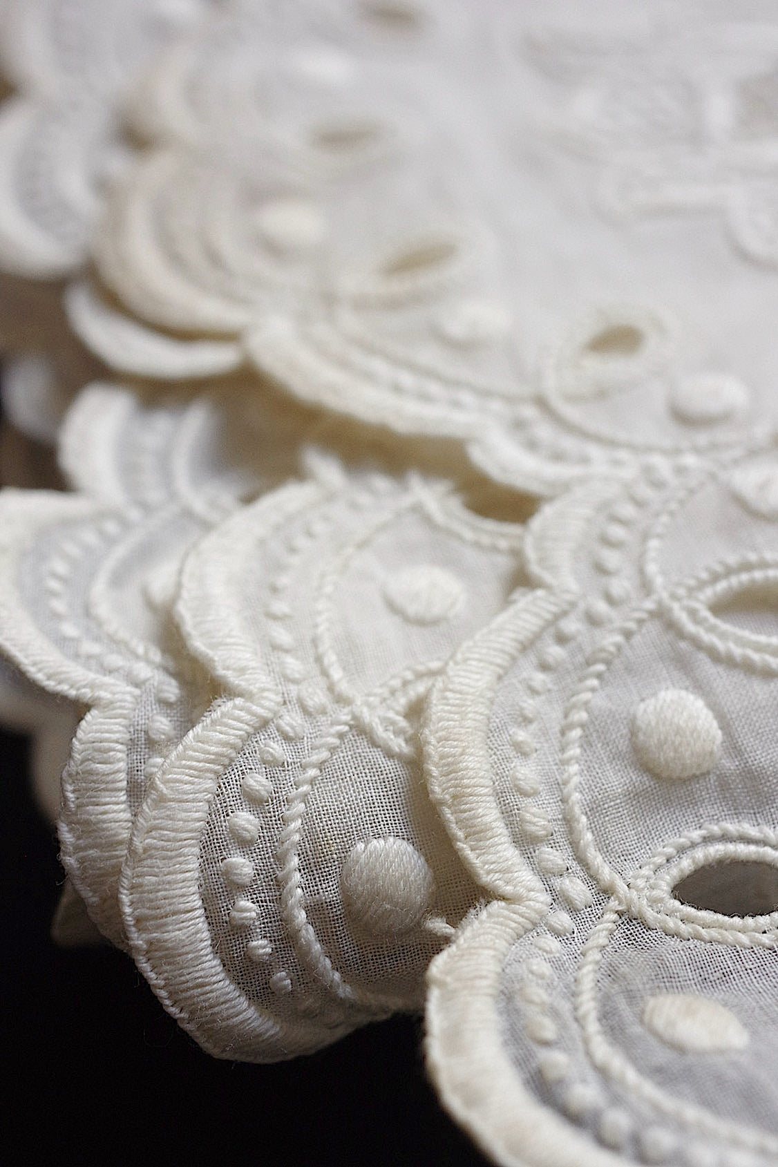 アンティークレース　 dentelle antique 　カットワーク刺繍生地 .FR a l'epoque