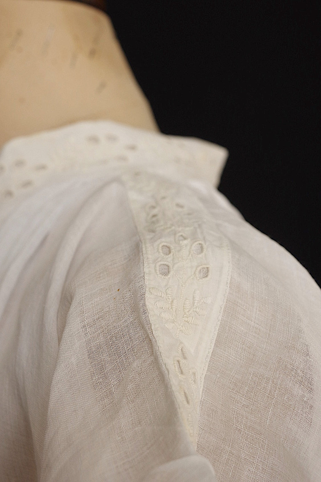 アンティーク教会チュニック　 vêtement  antique aube .FR a l'epoque