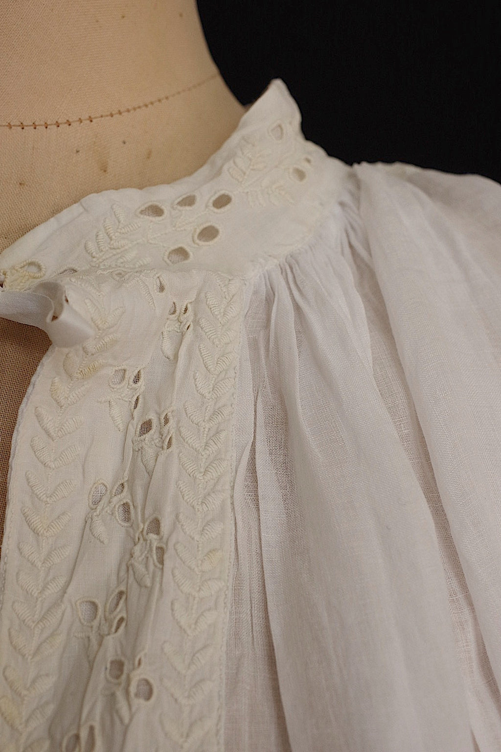 アンティーク教会チュニック　 vêtement  antique aube .FR a l'epoque