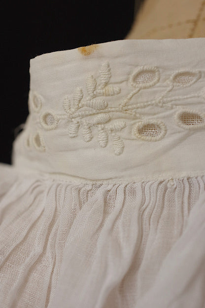 アンティーク教会チュニック　 vêtement  antique aube .FR a l'epoque