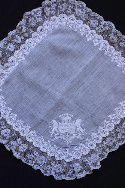 アンティークレースハンカチ　 mouchoir antique 　 .FR a l'epoque