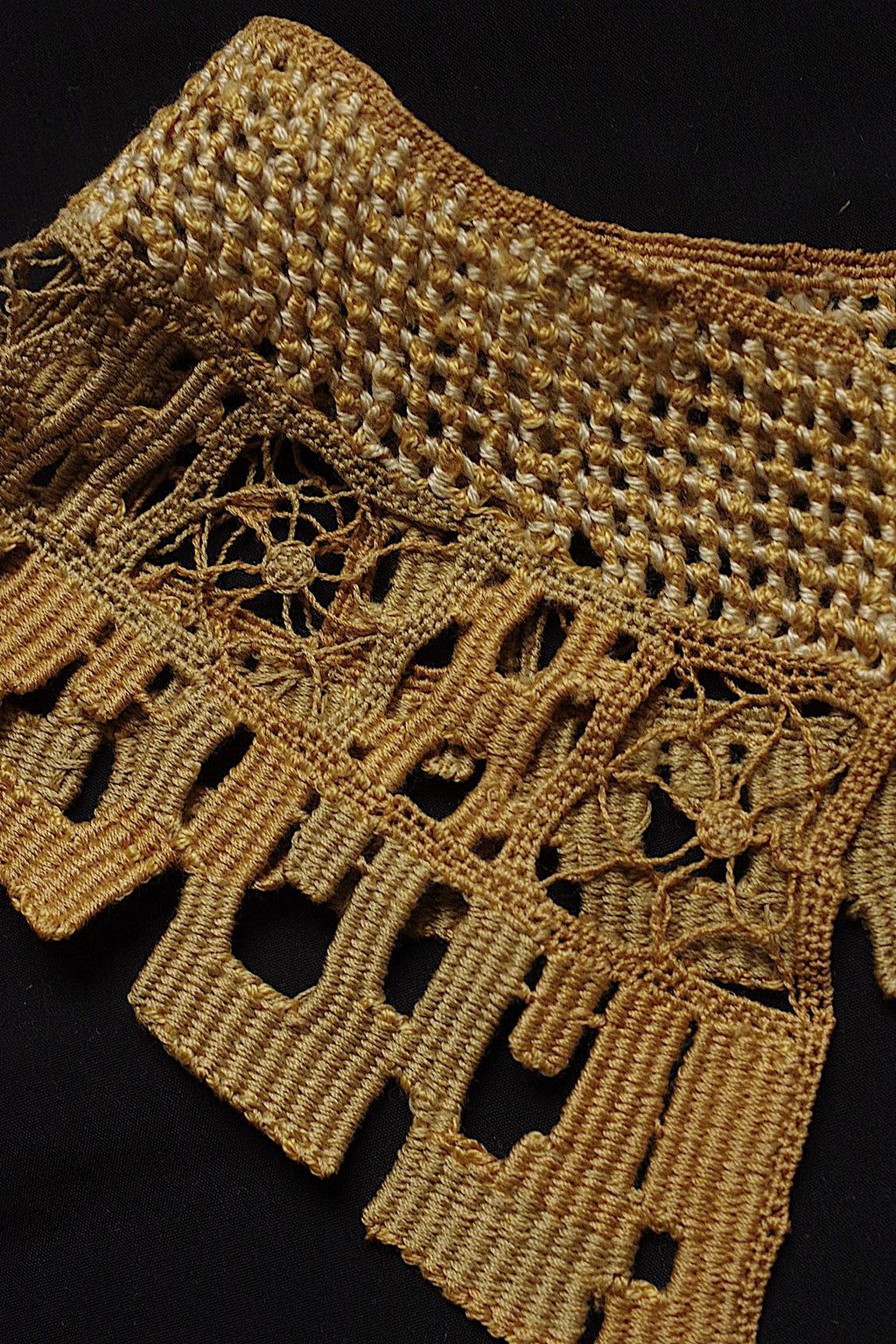 アンティークレース　dentelle antique 襟　 .FR a l'epoque