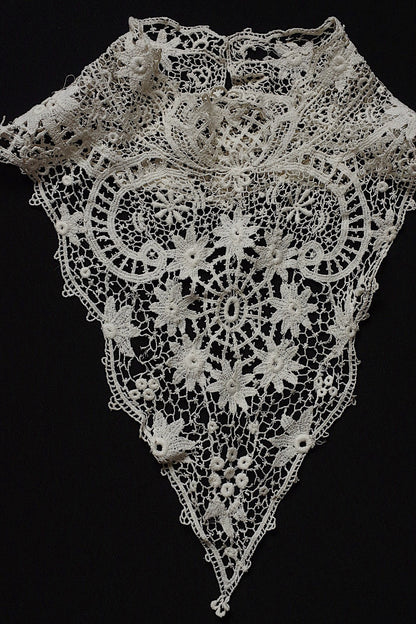 アンティークレース　dentelle antique 襟2つ .FR a l'epoque