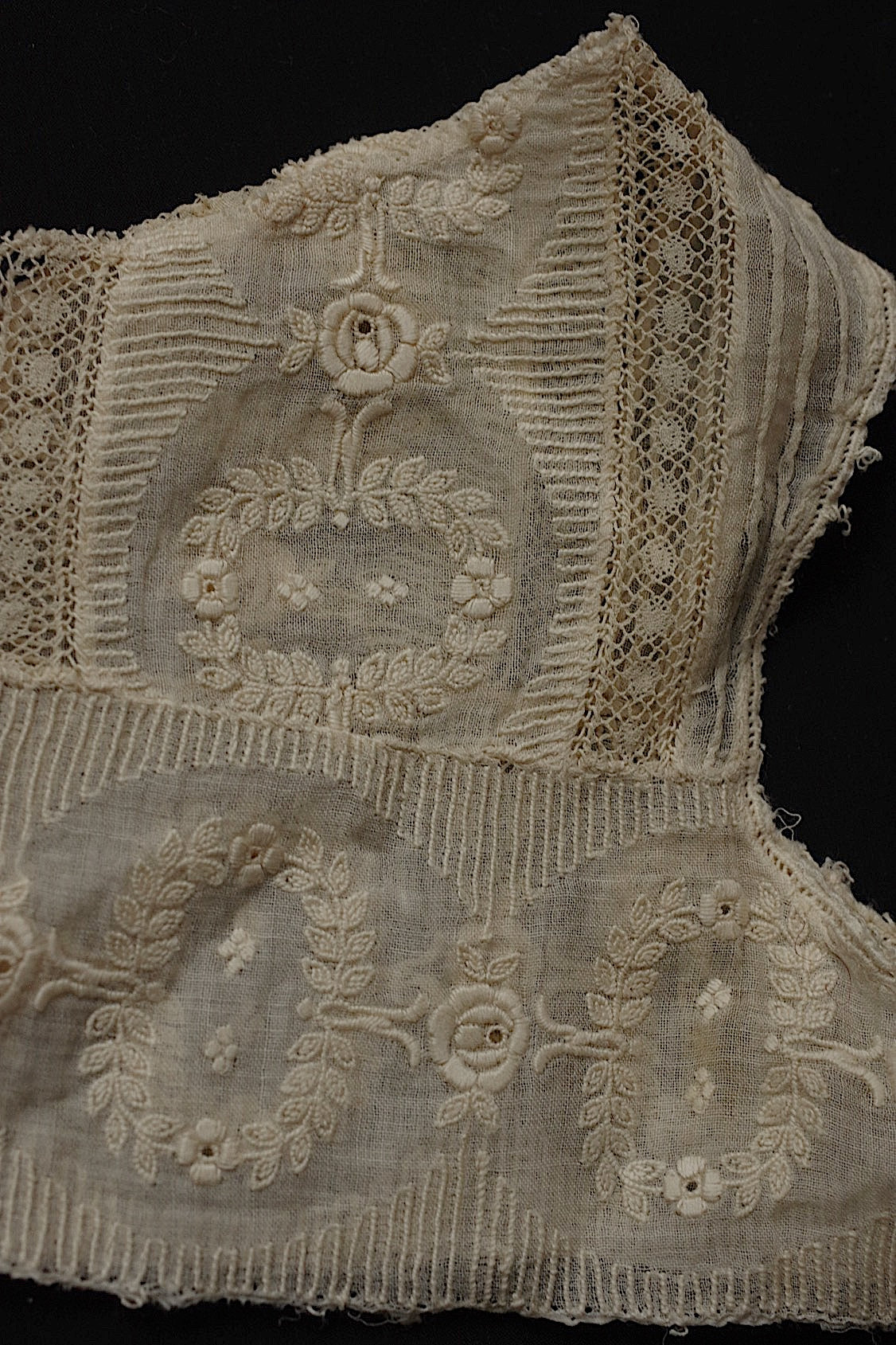 アンティークレース　dentelle antique　刺繍生地はぎれ　素材用 .FR a l'epoque